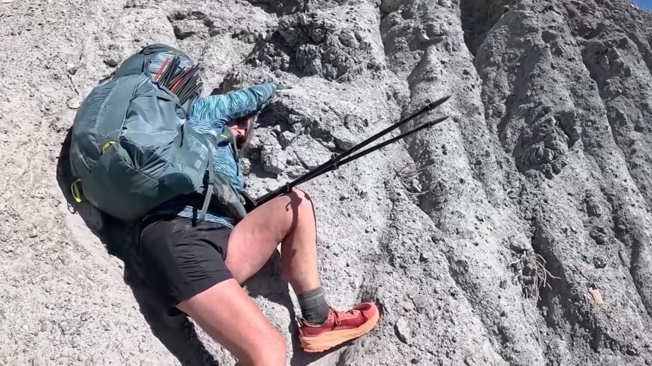 Dramático rescate aéreo de excursionista atrapada en acantilado del Pacific Crest Trail