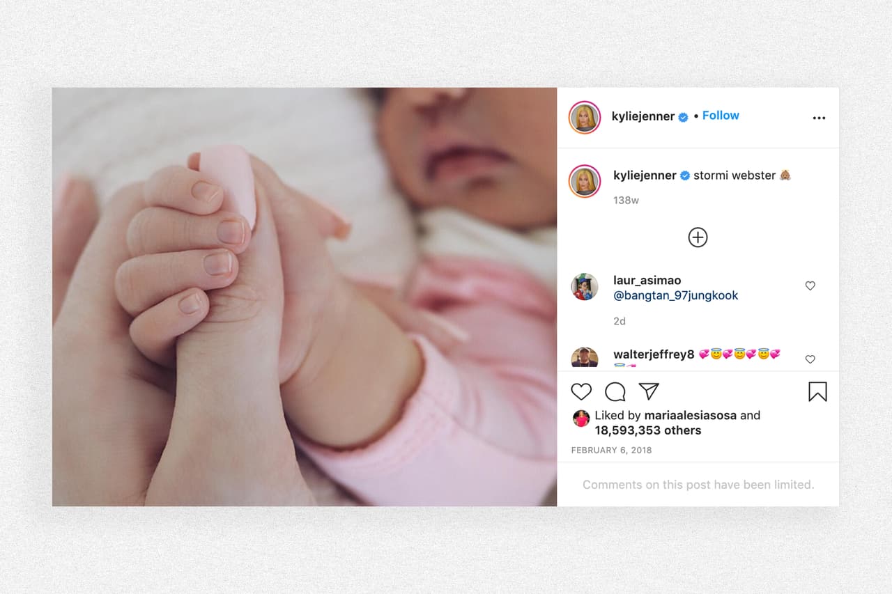 <b>La destronada. </b>Con más de 18 millones de corazones 
<a href="https://www.instagram.com/p/Be3rTNplCHf/?utm_source=ig_web_copy_link"><u>la primera fotografía de la hija recién nacida de Jenner </u></a>fue durante mucho tiempo la foto con más ‘me gusta’ de la aplicación. Al perder este lugar en el ranking, la modelo publicó un video donde rompía un huevo, una graciosa reacción que hoy acumula más de 46 millones de reproducciones. Junto a las transmisiones en vivo, los post con videos fueron incorporados a Instagram en 2013.
<br>