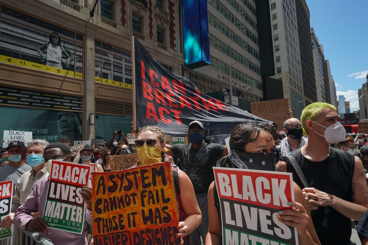 Las protestas han tenido lugar en numerosas ciudades estadounidenses. En los últimos días las protestas han sido pacíficas, en contraste con la violencia con la que terminaron algunas de las primeras jornadas tras la muerte de Floyd.