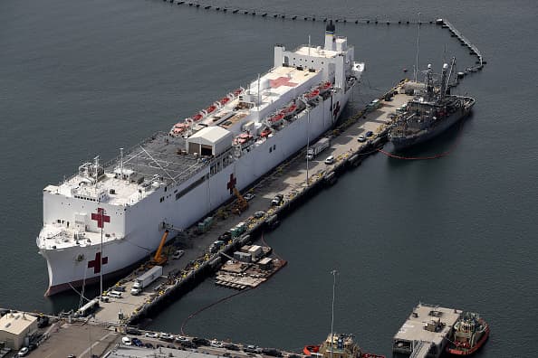Se espera que el hospital naval arribe a Los Ángeles en los próximos días. Este jueves, las autoridades del Puerto de Los Ángeles anunciaron que ya están preparados para recibir al buque.