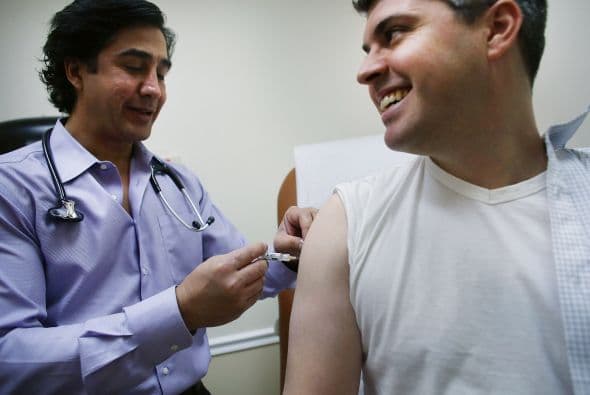 Aplicación gratuita de vacunas antigripales en el Condado de Sacramento.