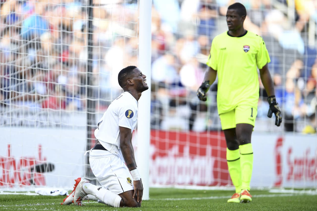 A los 53 minutos, tras una gran maniobra individual en el área, Armando Cooper se encargó de poner el 1-0. Un marcador que le hacía justicia a los panameños por lo mostrado hasta ese punto en el encuentro.