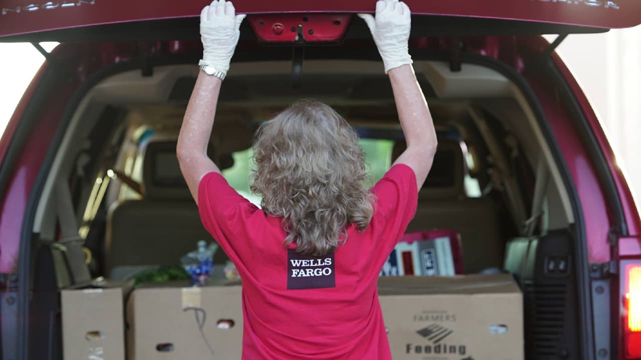 Este Wells Fargo en Apache Junction distribuirá cajas de comida cada miércoles