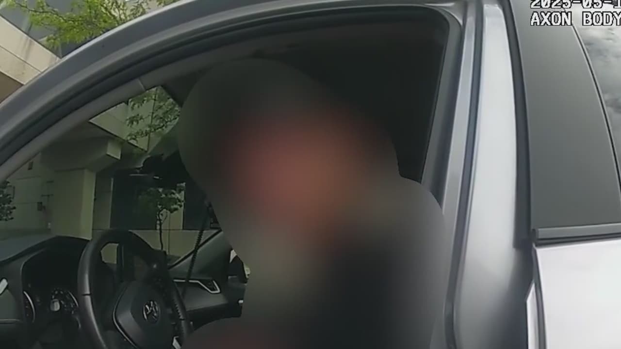 Video de bodycam muestra detención en Chicago por vidrios polarizados que derivó en revisión migratoria