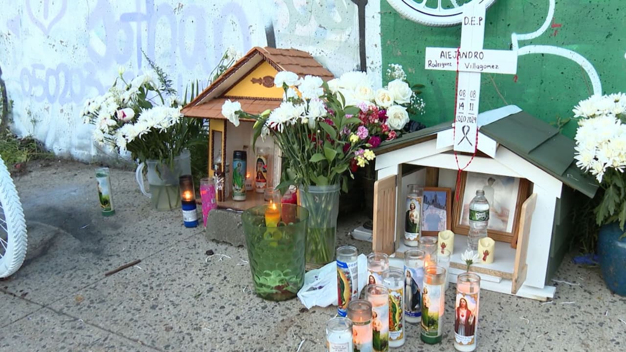 En el lugar en donde perdieron la vida, 
<b>familiares de ambos montaron un altar en su memoria</b>.