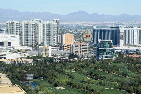 El viaje dura alrededor de 30 minutos, tiempo durante el cual se admira el paisaje de Las Vegas.