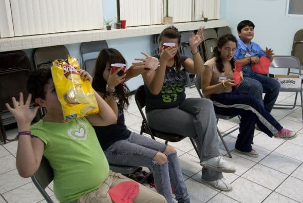 La mayoría de los niños que ahora se han reunido para recibir esta ayuda con huérfanos recientes. Es decir sus padres murieron en esta ola de violencia.