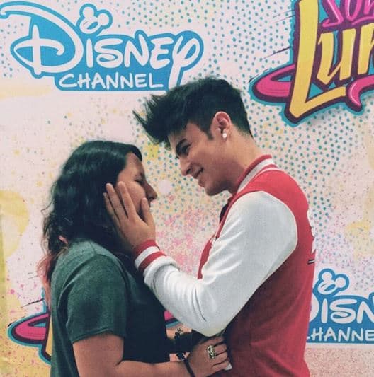 A sus fans los llama 'Piezas del cubo' #pdc, haciendo referencia al cubo Rubik, pues tiene una afición especial por él. "Este es nuestro momento #pdc", compartió en su cuenta de Instagram, haciendo alusión a su encuentro con una fanática.