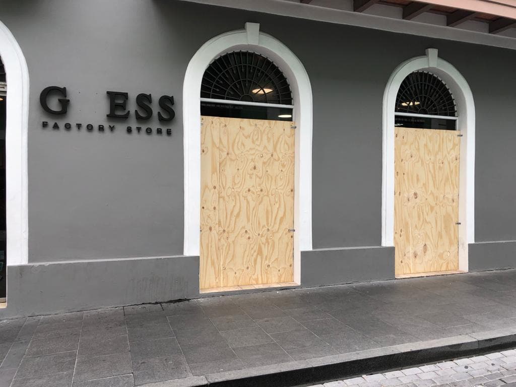 Ya algunos letreros han sido vandalizados.