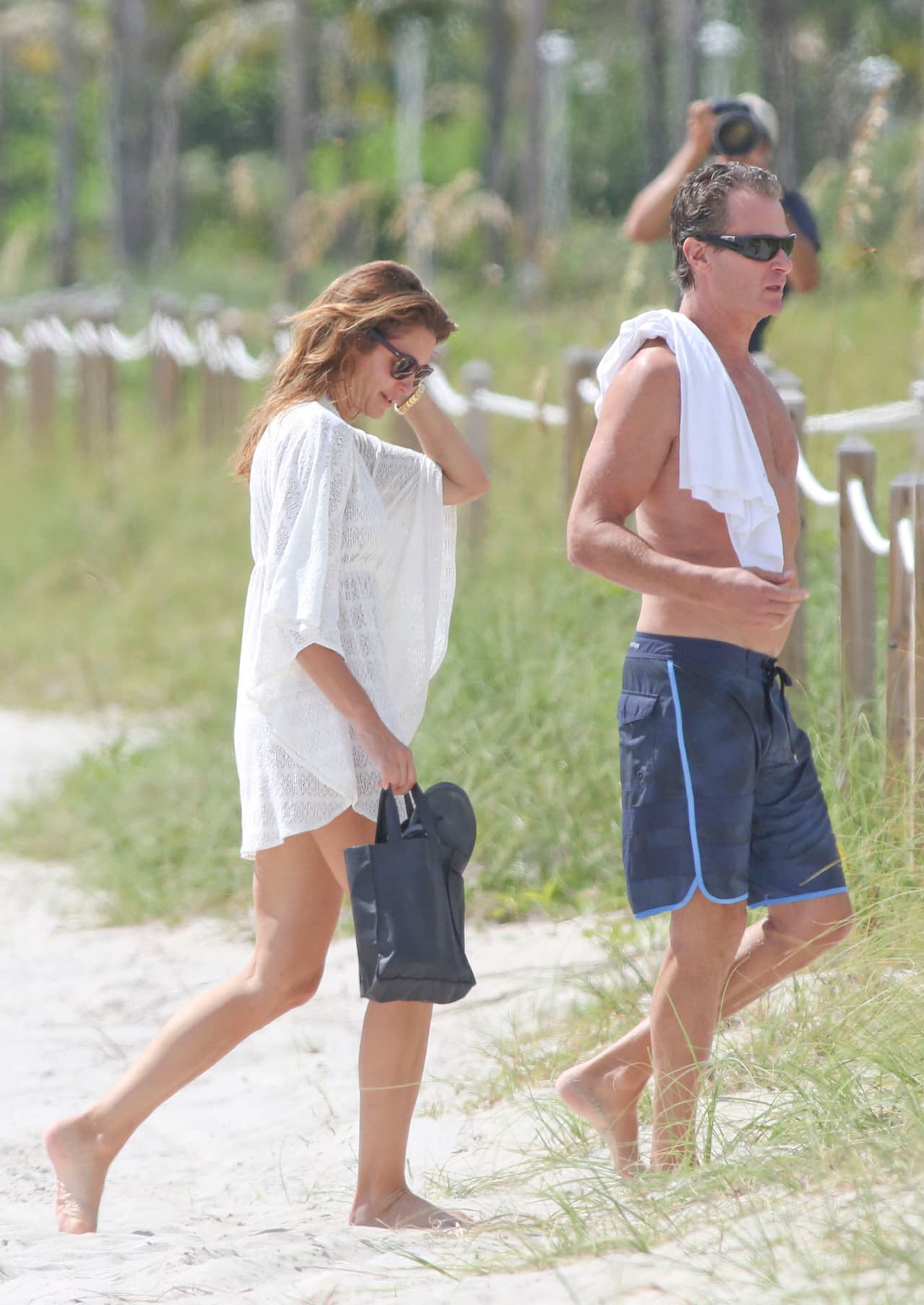 El matrimonio notó la presencia de los paparazzi.