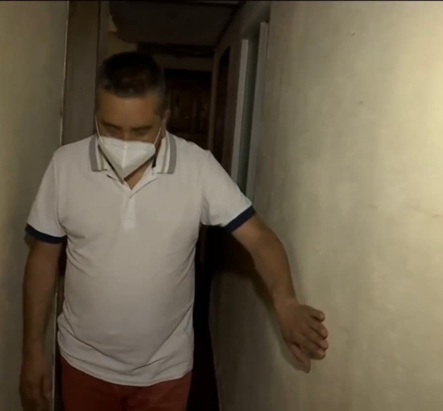 “No voy a volver a ver la sonrisa de mi nieto”, dice Páez, quien simplemente no puede sentirse del todo seguro mientras recorre su casa a tientas, 
<b>a pesar de que conoce cada centímetro de la misma. </b>
<br>