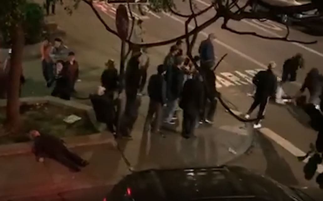 Hombres golpean a personas de la tercera edad durante un intento de robo en San Francisco