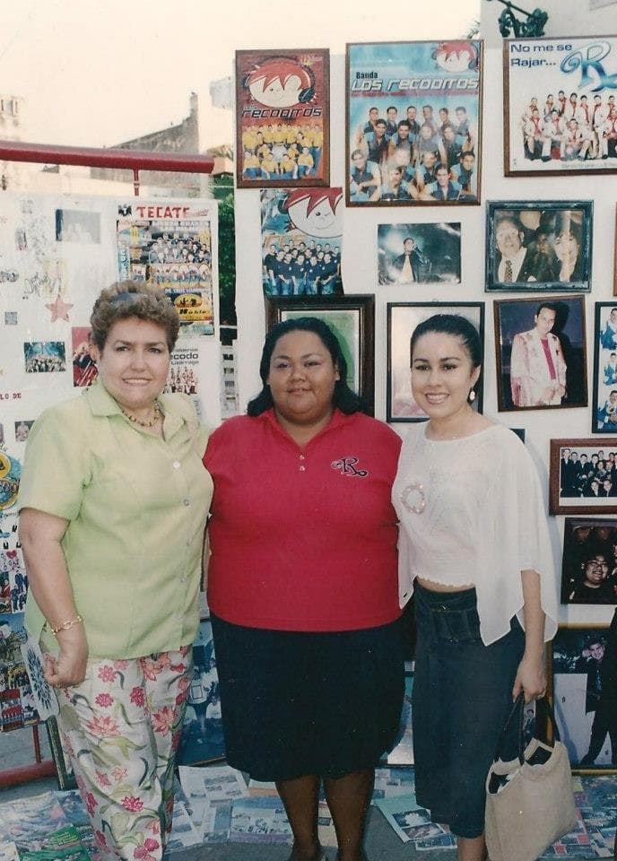 Desde que llegó a la organización sinaloense le dieron su espacio para que desde ahí coordinara todo lo relacionado con los clubes de fans de la banda en todo el país.