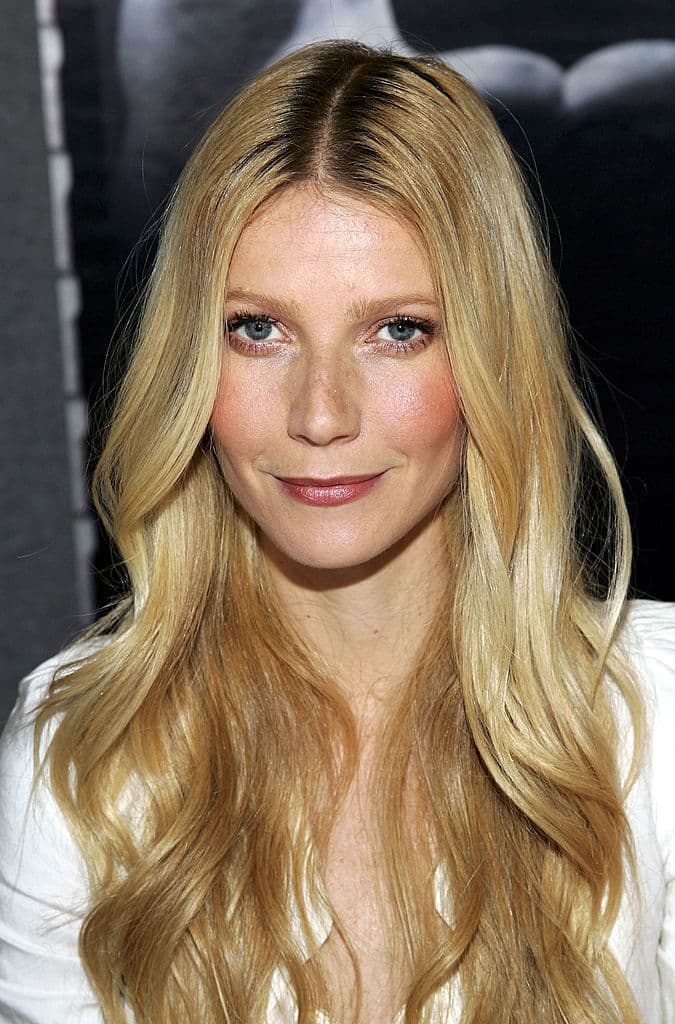 <b>Gwyneth Paltrow </b>
<br>En 2009 
<a href="https://www.univision.com/deportes/gwyneth-paltrow-y-jada-pnkett-smith-se-destapan-sobe-temas-tabues-fotos">la actriz</a> y el cantante Chris Martin compraron una mansión en Londres a la intérprete Kate Winslet.