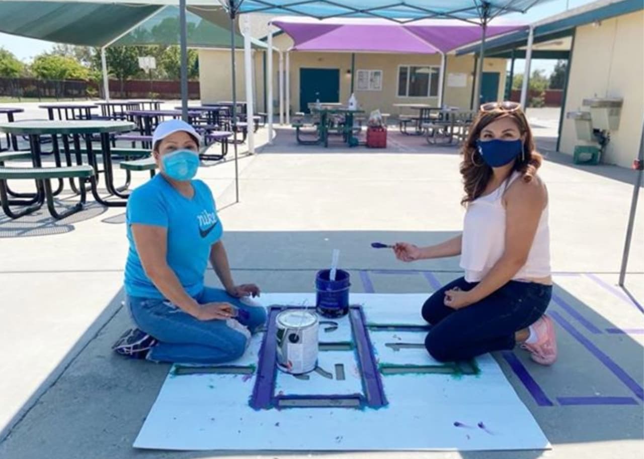 Feliza Cruz, una de las voluntarias, dice que el objetivo es para que
<b>las escuelas del condado ofrezcan más opciones a los estudiantes de realizar actividad física.</b>
<br>