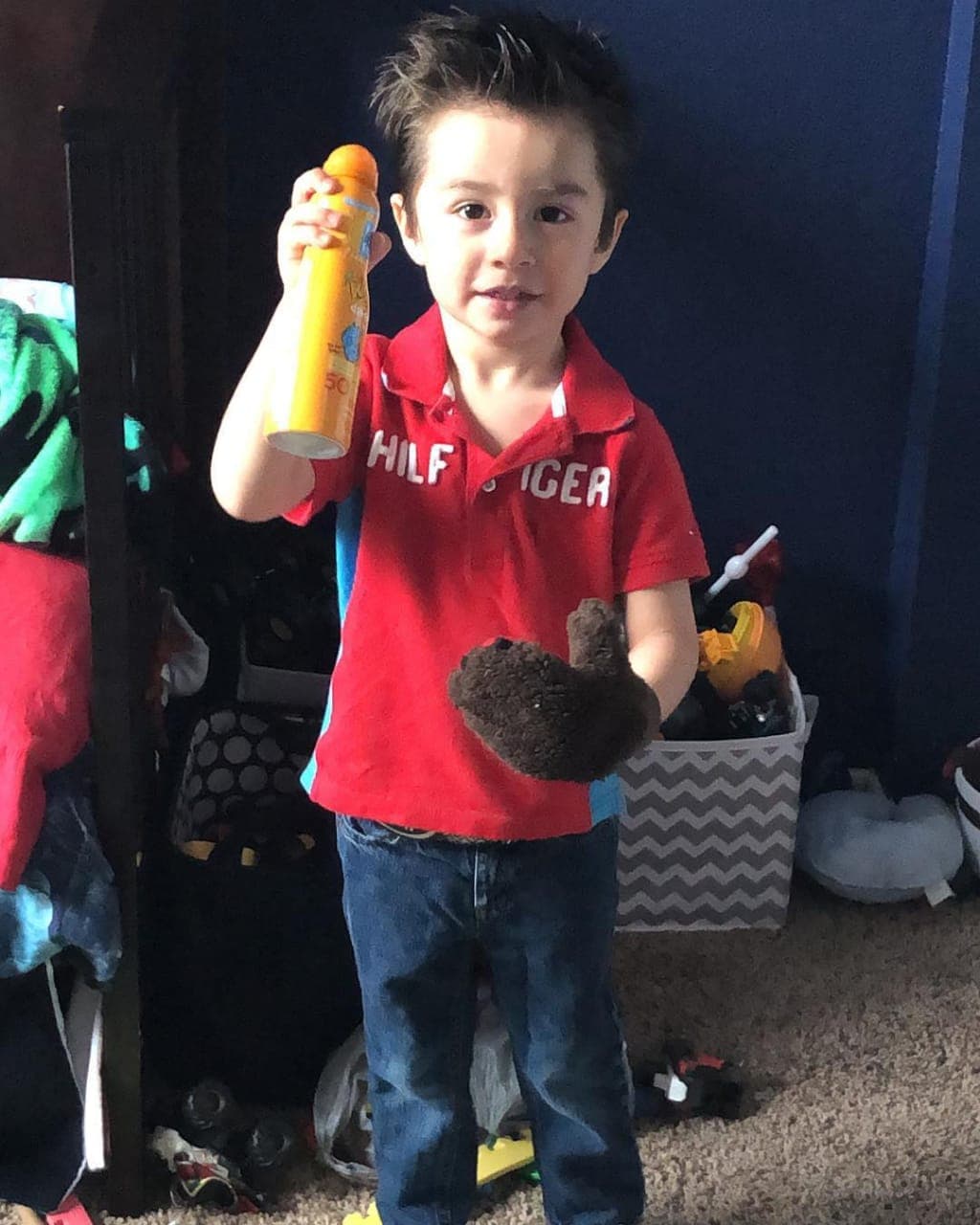 "Él es el papá de mi hijo, yo lo respeto.
<b><a href="https://www.univision.com/shows/el-gordo-y-la-flaca/serias-acusaciones-cristina-eustace-confeso-que-esteban-loaiza-dano-su-carrera-musical-video">Que Dios lo bendiga porque me dio el mejor regalo del mundo</a></b> y creo que eso es muy importante ahora que estamos en el mes del padre", consideró la cantante.