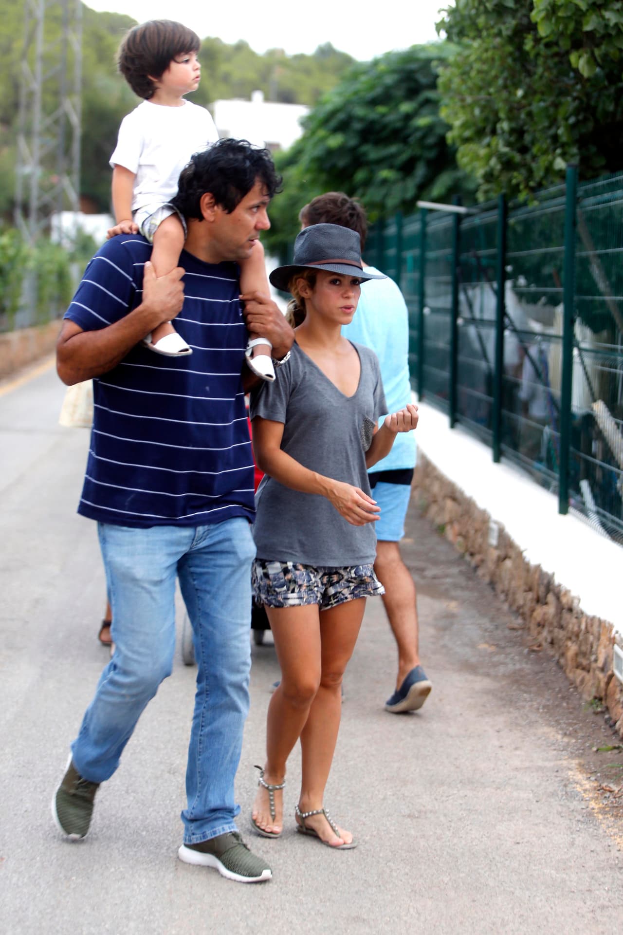 Hace unos días Shakira paseó por Ibiza junto a su hermano, su suegro y el encantador Milan.