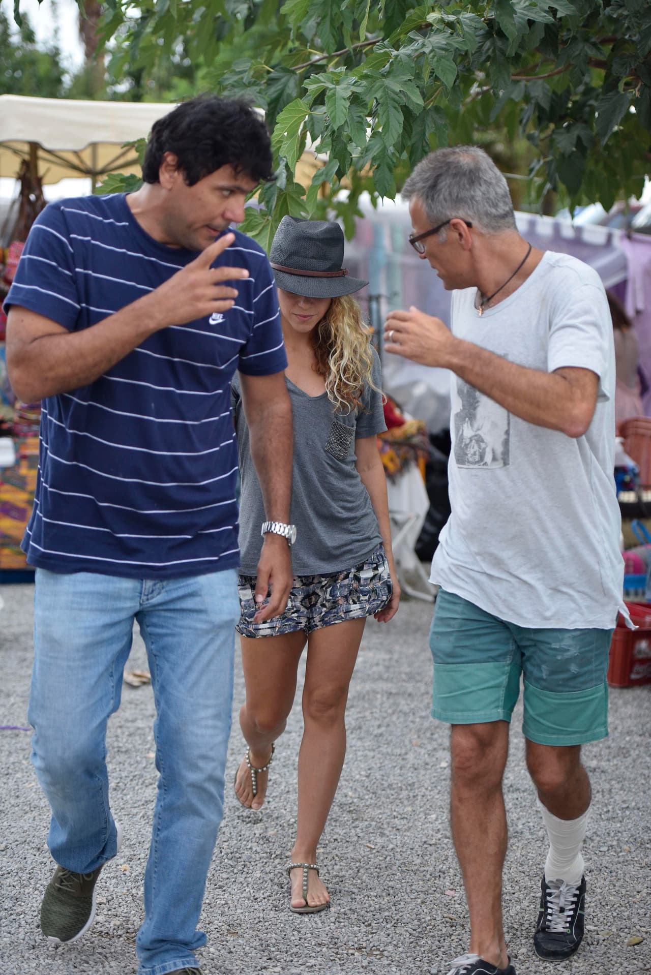 No se separan de ella.