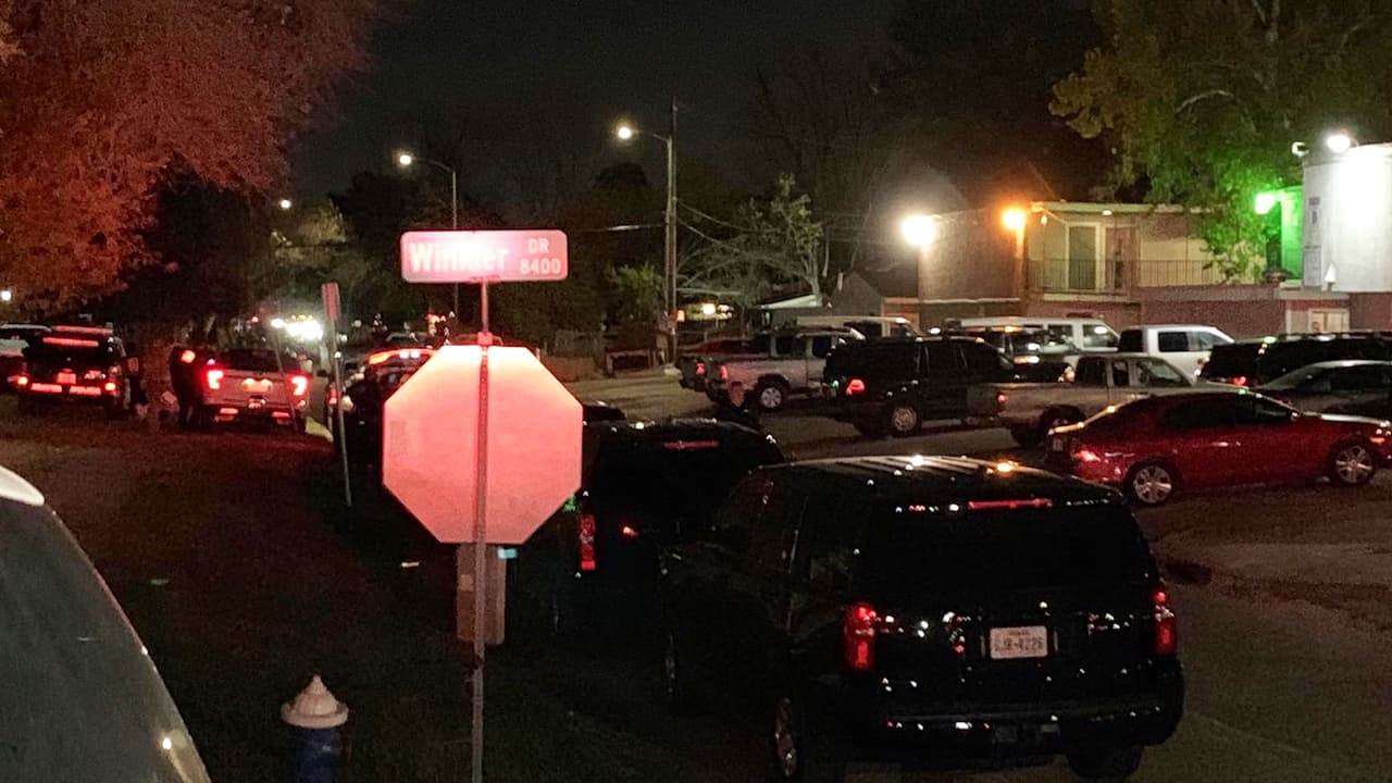 Un hombre se atrinchera en una vivienda al sureste de Houston