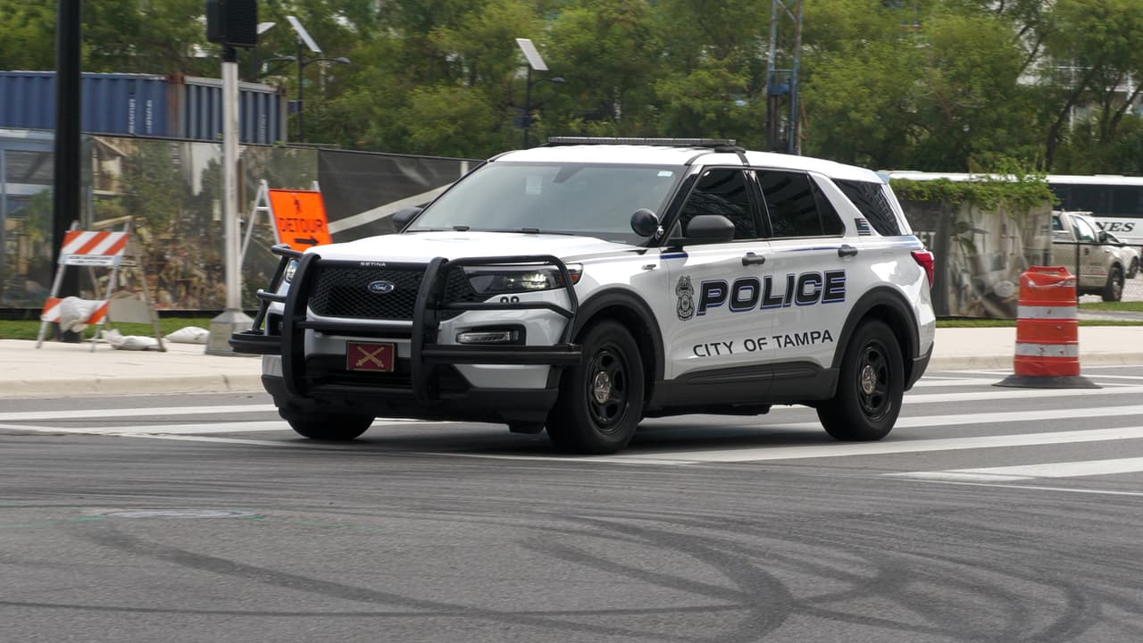 Agentes detienen a sujeto atrincherado en E. Osbourne Ave en Tampa