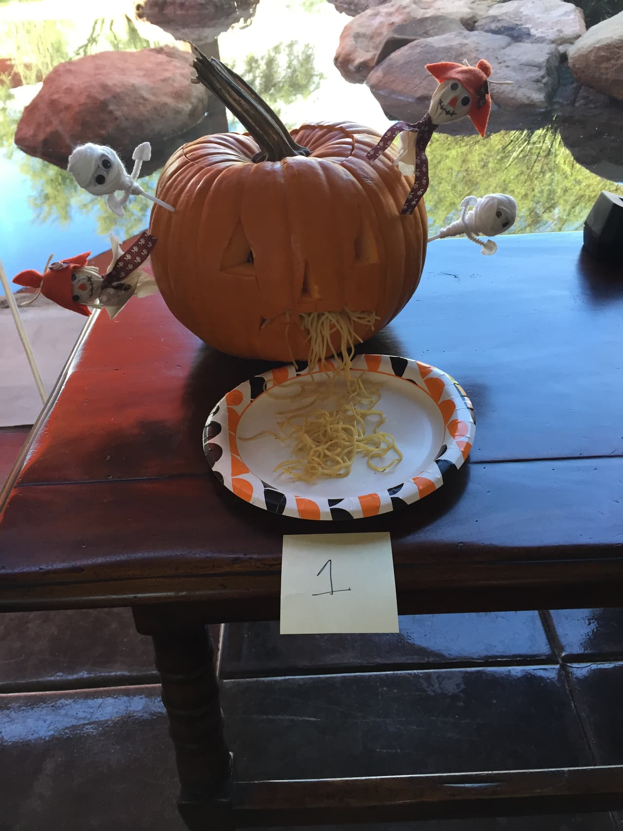 Disfraces, concursos y mucha diversión en la celebración de Halloween en Univisión Arizona.