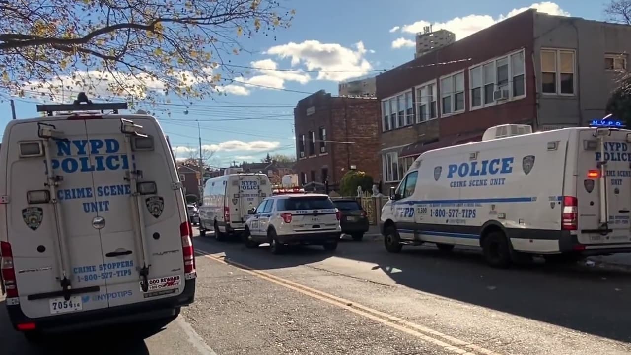 Investigadores del NYPD investigan los eventos que llevaron a este fatal encuentro.