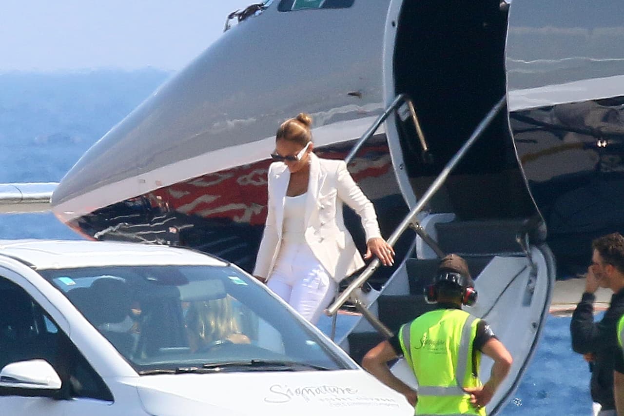 En el artículo, publicado en diciembre de 2015, dos mujeres cuentan cómo lograron liderar a un grupo de bailarinas exóticas que estafó a hombres adinerados en Wall Street. Una de esas cabecillas es Samantha Barbash.