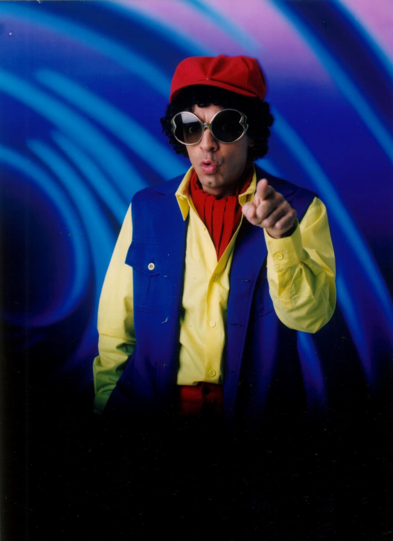 "Me fue de la chingada en una época y yo sentí que Eugenio estaba en una postura que
<b> <a href="https://www.univision.com/programas/series/anabel-ferreira-esta-preparando-nuevo-programa-de-comedia" target="_blank">podía ver por mis intereses</a> </b>y no fue así", platicó. 
<br>