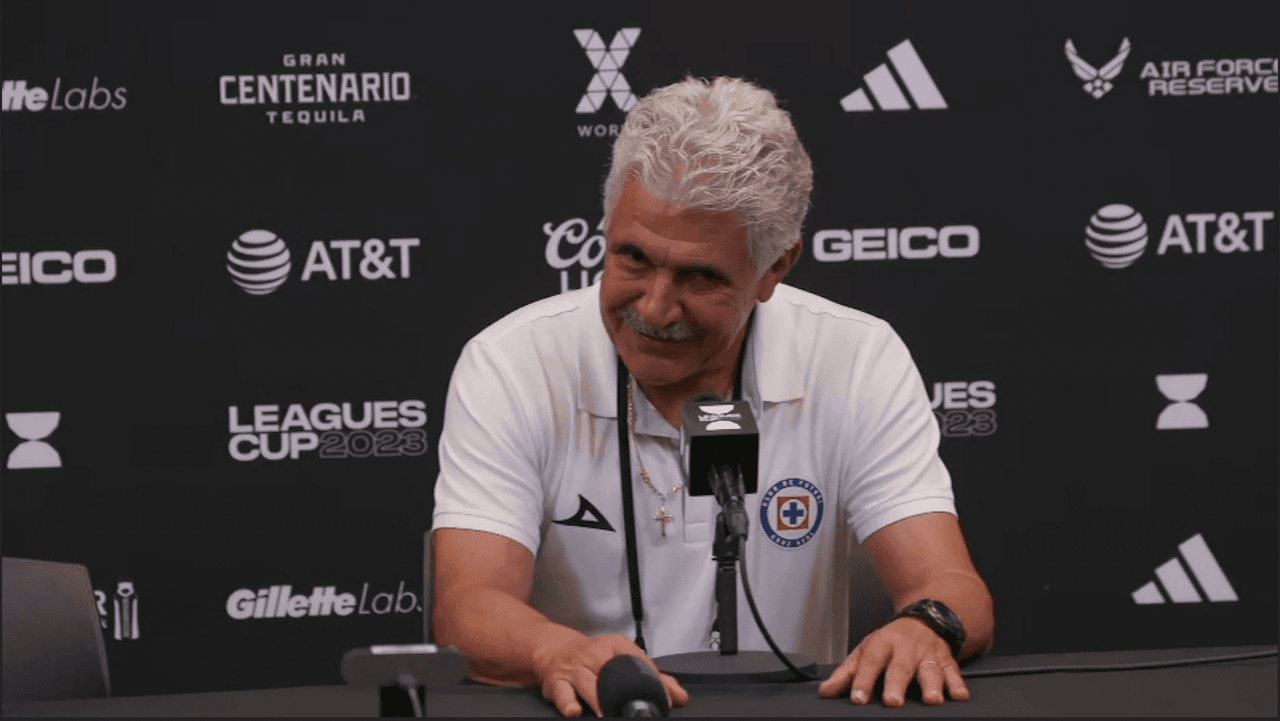 ¡Genio y figura! Tuca sorprende con su manejo de inglés