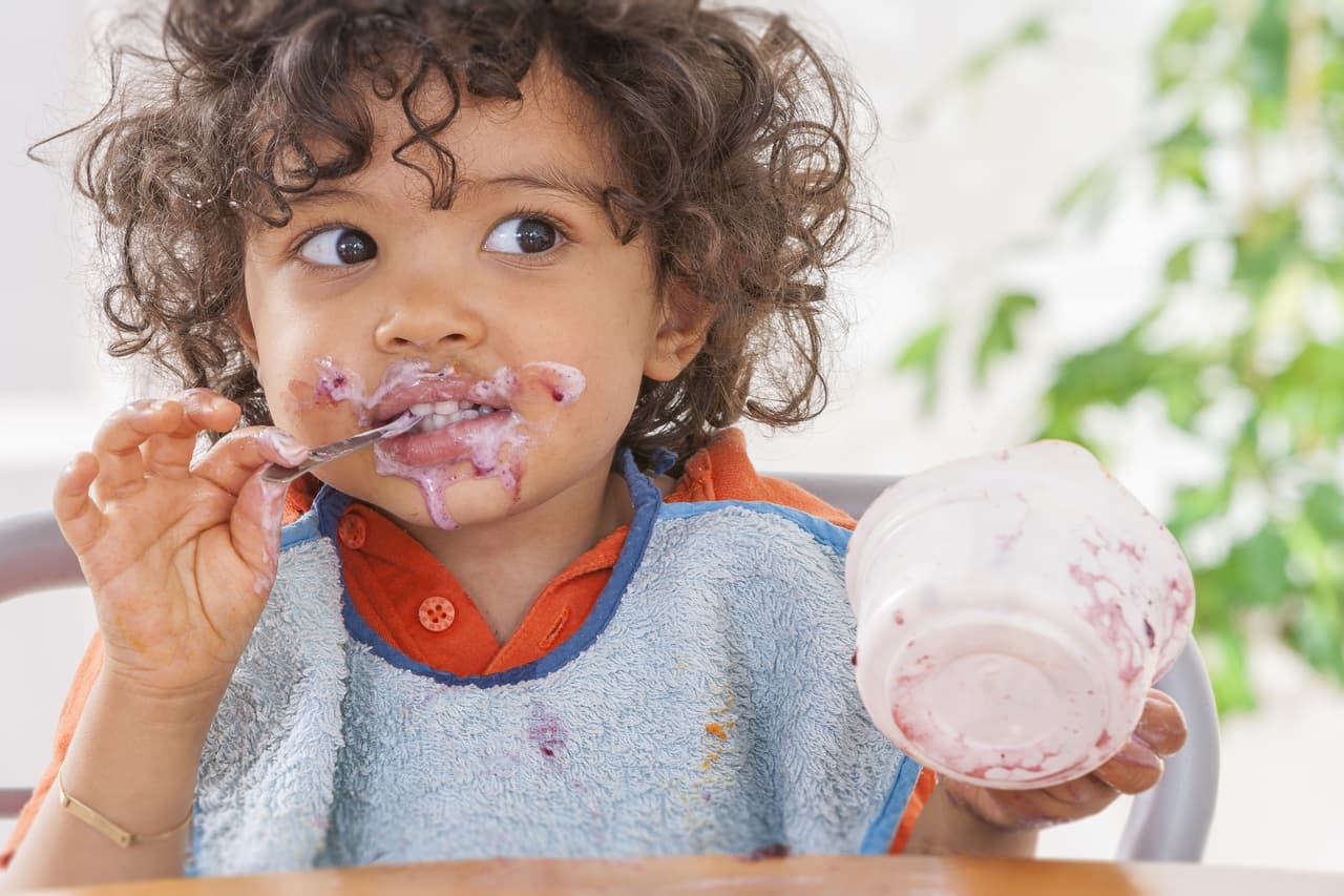 Encuentra información sobre cómo y cuándo introducir alimentos sólidos a la dieta de tus hijos, 
<b><a href="https://www.cdc.gov/nutrition/InfantandToddlerNutrition/foods-and-drinks/when-to-introduce-solid-foods.html" target="_blank">aquí</a></b>.
