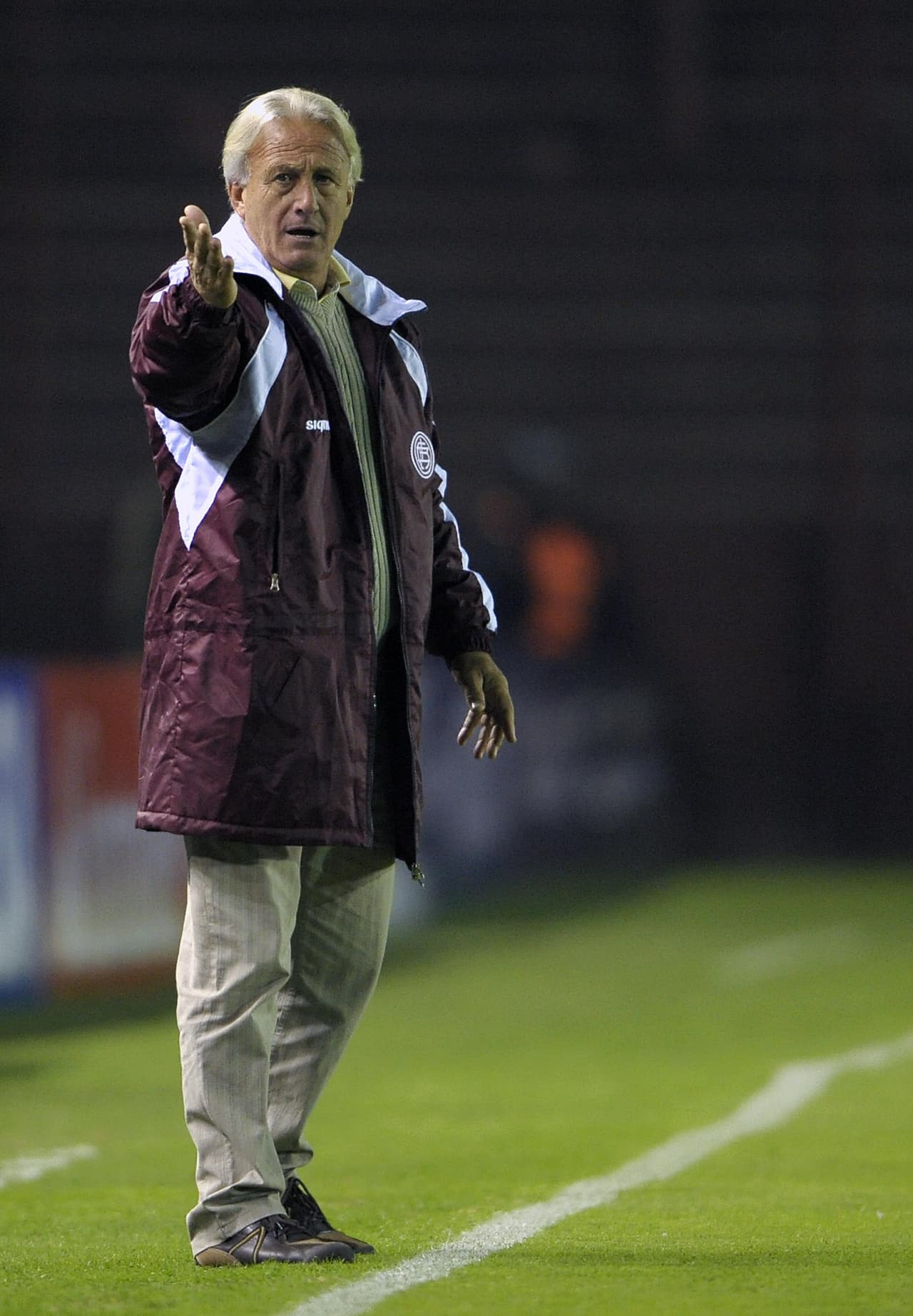 Argentina's Lanus coach Ramon Cabrero gestures during the Libertadores Cup 2008 football match against Mexico's Atlas at Lanus stadium in Buenos Aires on April 29, 2008. AFP PHOTO/Juan Mabromata (Photo credit should read JUAN MABROMATA/AFP/Getty Images)
