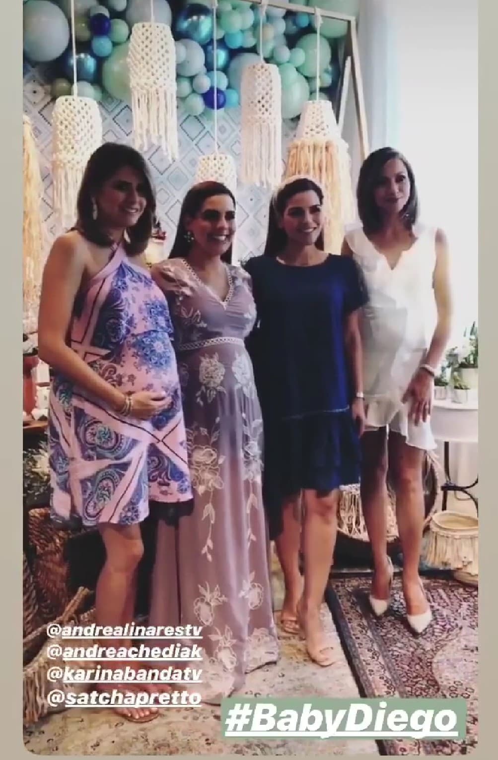 Karina Banda y Andrea Linares también la acompañeron en este acontecimiento especial en su vida.