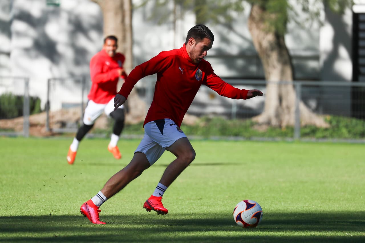 Las Chivas del Guadalajara se preparan con fuertes entrenamientos en Verde Valle para su primera fecha del torneo Guard1anes 2021, que será este viernes a las 19:30 ante el equipo de Puebla en el Estadio Cuauhtémoc.
