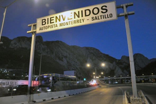 Esta alternativa comenzaría en la estación 
<a href="https://www.viainfo.net/transit-centers/" target="_blank">San Antonio VIA Transit Center</a> y continuaría en una línea directa hasta la estación en el LCSB.