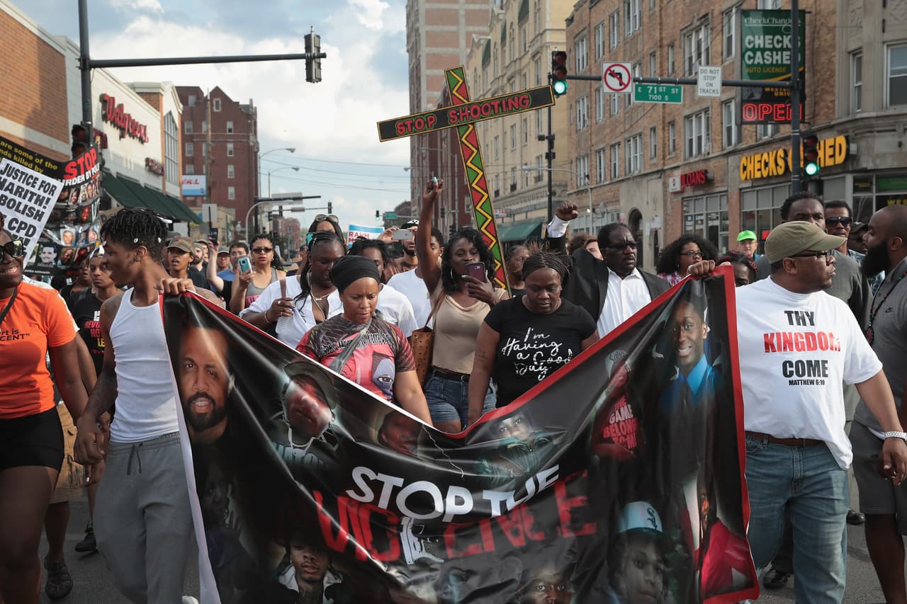 Las primeras protestas por la muerte de Augustus se registraron el sábado por la noche poco después de que se diera a conocer el fallecimiento, incluso antes de que las autoridades revelaran la identidad del fallecido.
<br>