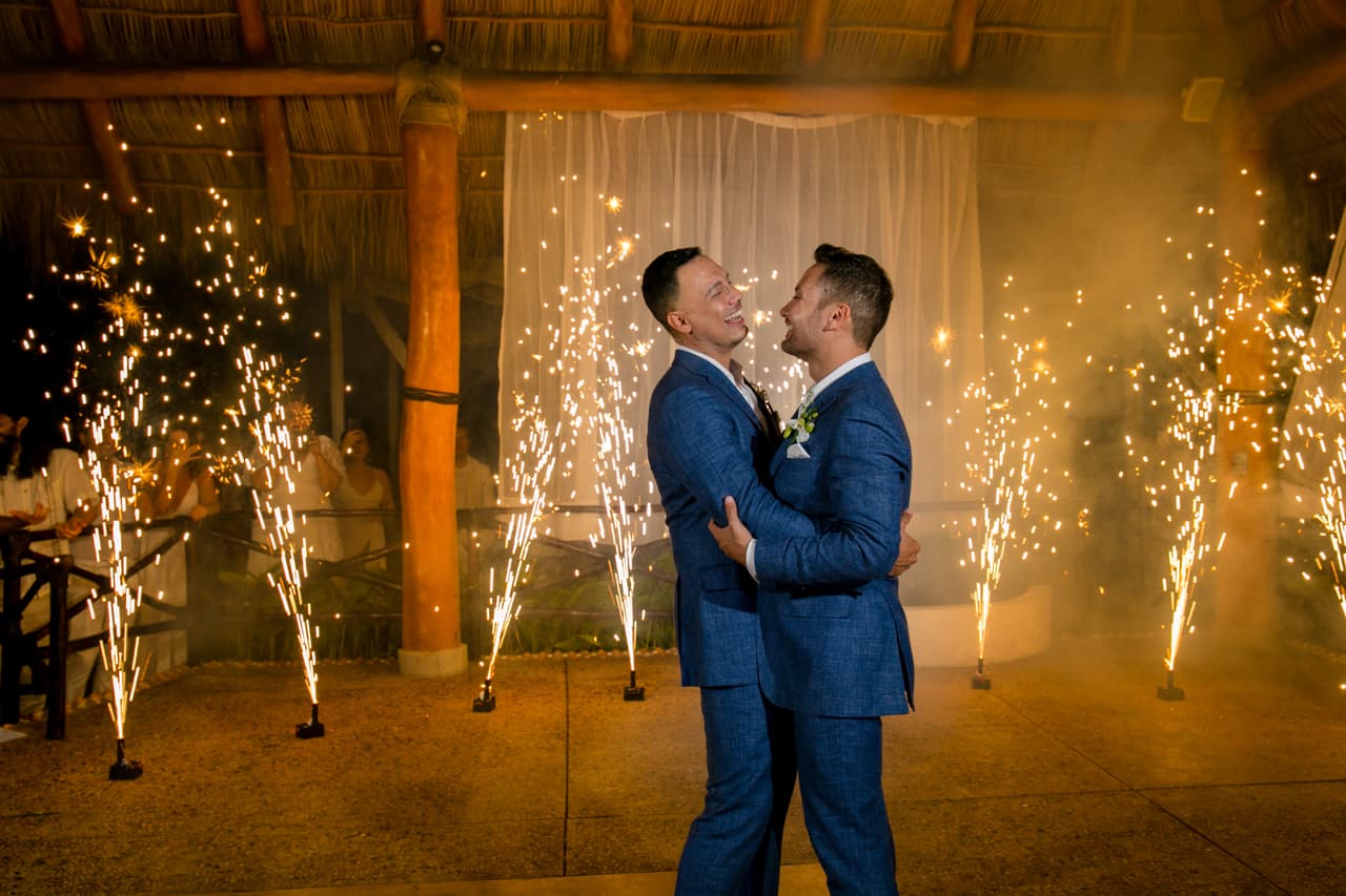 Sin duda alguna, fue una noche inolvidable para la pareja, pues no sólo pudieron unir su vidas para siempre, sino que también pudieron compartir su amor y felicidad con todos sus seres queridos.