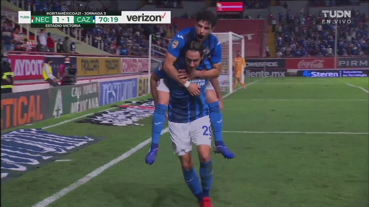 ¡Una joya de asistencia! Orbelín deja a Giménez sin marca para el 1-2