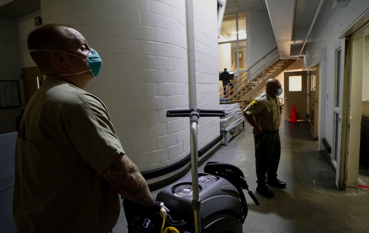 “Todas estas personas que han dado positivo son recién llegados, que primero pasan por un área de aislamiento por 14 días”, 
<a href="https://www.elnuevodia.com/corresponsalias/washington-dc/notas/jenniffer-gonzalez-pide-al-gobierno-de-estados-unidos-detener-el-traslado-de-reos-federales-a-puerto-rico/" target="_blank">explicó a El Nuevo Día el juez Gelpí</a>.