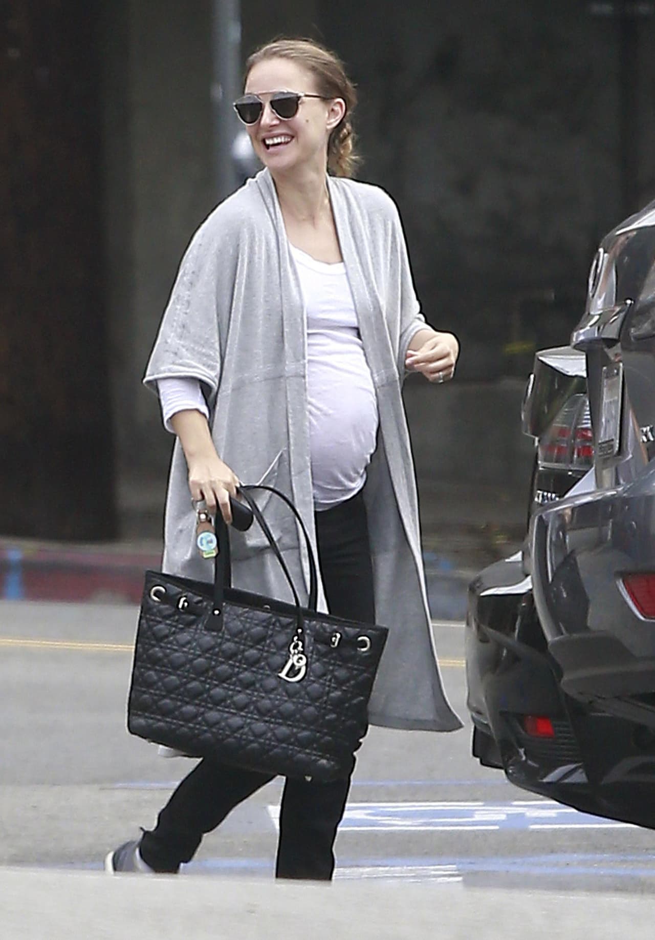 A Natalie Portman la pancita de embarazo se le botó de la noche a la mañana.