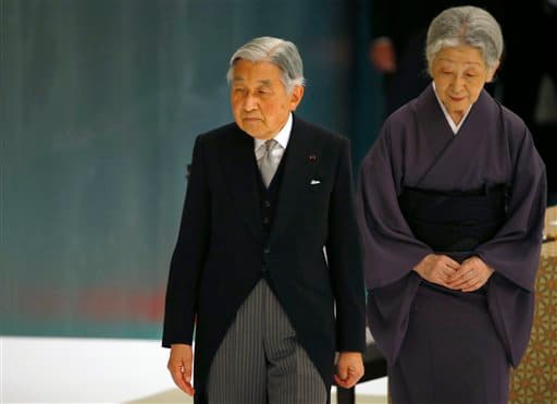 El emperador Akihito y la emperatriz Michiko, tras participar en un evento en Tokio en agosto de 2015.