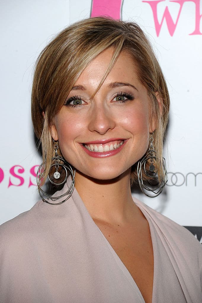 <b>Allison Mack</b>
<br>Esta actriz le dio vida a Chloe Sullivan en la serie de 'Smallville'. En 2020 se comenzó a sospechar que estaba ligada a la secta NXIVM, cuyos dirigentes fueron acusados de tráfico sexual.