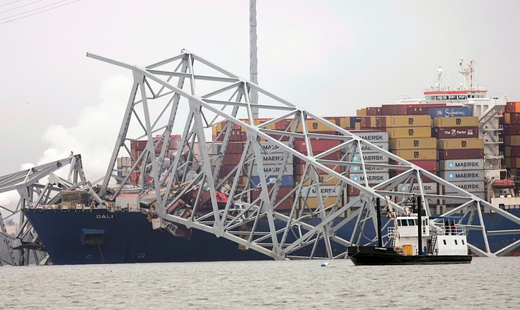  Así fue la compleja operación para recuperar los cuerpos de dos de los desaparecidos tras el choque del barco con el puente en Baltimore