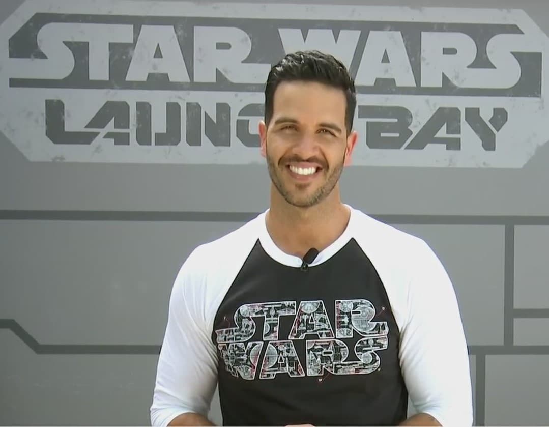 El experto en la cocina presentó para Despierta América los momentos que causaron felicidad en su madre y Anabella; ahí descubrimos que no solo ellas se divirtieron, sino también el venezolano, ya que pudo conocer detalles de la nueva atracción de Star Wars.
<br>