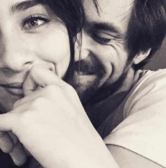 Con Osvaldo de León, Esmeralda tuvo una larga relación. Ellos comenzaron su noviazgo en el 2012, mientras ella participaba en 'Abismo de pasión'.