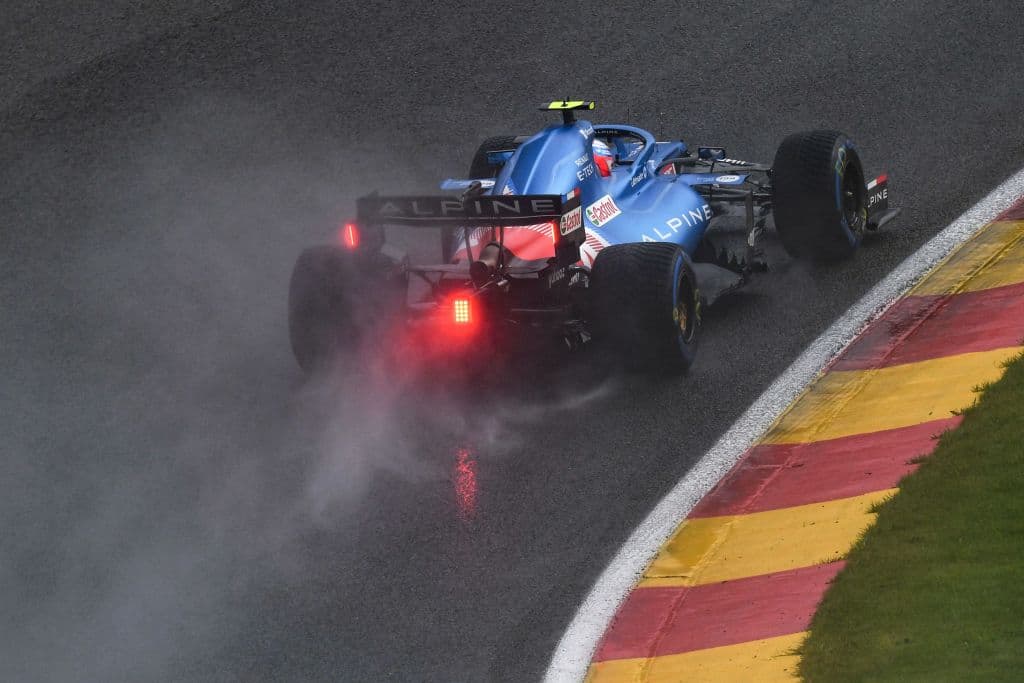 Max Verstappen aseguró la pole position con un tiempo de 1:59.765, sorpresivamente el piloto que consiguió el segundo mejor tiempo fue el británico George Russell con 2:00.086 y en la tercera plaza quedó el heptacampeón de la Fórmula 1, Lewis Hamilton, con un tiempo de 2:00.099.