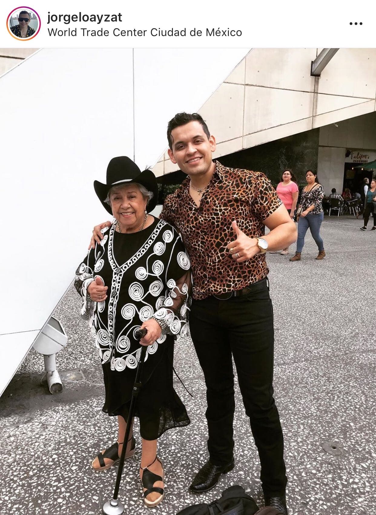 "Pienso que a la abuela le está tocando vivir una etapa bien bonita, 
<b>está inspirando con un gran ejemplo </b>a la gente que la ve, nos está dejando la enseñanza de que sí se puede, que nunca es tarde. La abuela se ha convertido en un ejemplo para la sociedad y para nosotros también de realizar su sueño, darle su lugar, el proyecto tiene muy bonitos valores y por eso la gente lo ha aceptado tan bien", dijo Jorge a El Universal.