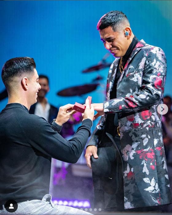 Desde ese día, 
<b><a href="https://www.univision.com/famosos/jhonny-caz-presume-su-anillo-a-gomita-y-celebran-juntos-en-mazatlan-video" target="_blank">Caz presumió el anillo de compromiso</a></b> y todo ha sido un vaivén de emociones ante la próxima boda.