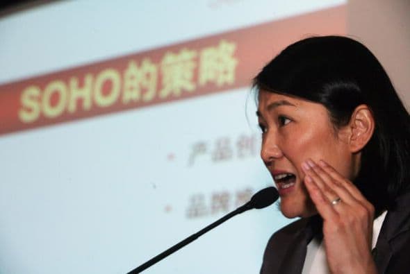 Ya en Inglaterra estudió en la Universidad de Cambridge y luego entró a trabajar a Goldman Sachs, en Nueva York.