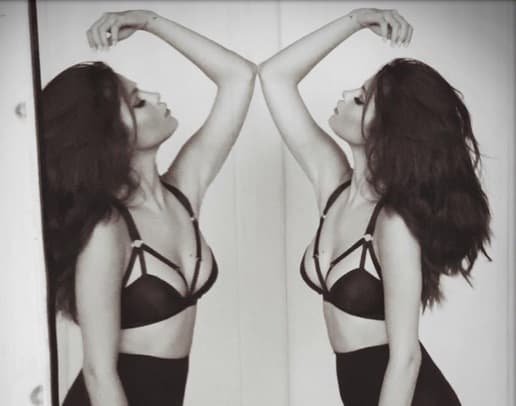 Esta semana también alborotó la red posando en ropa interior.