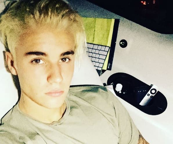 Para cerrar con broche de oro veamos qué hizo Justin Bieber, quien descansó y posó con su nuevo look.